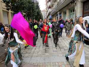 Celebraci&oacute; de l'any nou xin&egrave;s a Girona. La cercavila