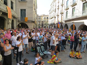 Diada Nacional 2016. Concentraci&oacute; a la pla&ccedil;a del Vi, lectura del manifest i cant de Els Segadors