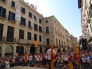 Diada Nacional 2016. Concentraci&oacute; a la pla&ccedil;a del Vi, lectura del manifest i cant de Els Segadors