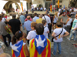 Diada Nacional 2016. Concentraci&oacute; a la pla&ccedil;a del Vi, lectura del manifest i cant de Els Segadors