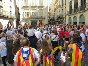 Diada Nacional 2016. Concentraci&oacute; a la pla&ccedil;a del Vi, lectura del manifest i cant de Els Segadors