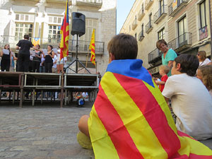 Diada Nacional 2016. Concentraci&oacute; a la pla&ccedil;a del Vi, lectura del manifest i cant de Els Segadors