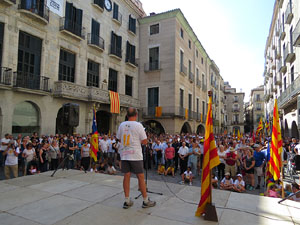 Diada Nacional 2016. Concentraci&oacute; a la pla&ccedil;a del Vi, lectura del manifest i cant de Els Segadors