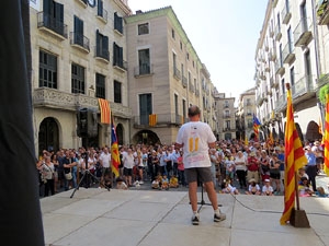 Diada Nacional 2016. Concentraci&oacute; a la pla&ccedil;a del Vi, lectura del manifest i cant de Els Segadors