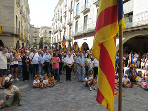 Diada Nacional 2016. Concentraci&oacute; a la pla&ccedil;a del Vi, lectura del manifest i cant de Els Segadors