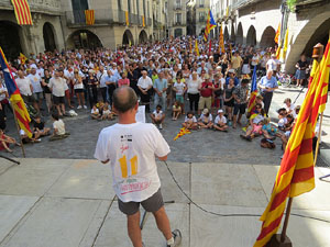 Diada Nacional 2016. Concentraci&oacute; a la pla&ccedil;a del Vi, lectura del manifest i cant de Els Segadors