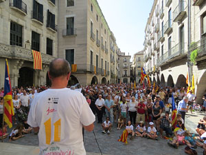Diada Nacional 2016. Concentraci&oacute; a la pla&ccedil;a del Vi, lectura del manifest i cant de Els Segadors