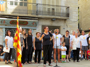 Diada Nacional 2016. Concentraci&oacute; a la pla&ccedil;a del Vi, lectura del manifest i cant de Els Segadors