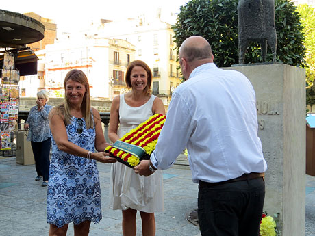 Homenatge floral a Carles Rahola a la Rambla de la Llibertat