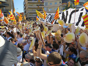 Diada Nacional 2016. Manifestaci&oacute; sotre el lema A punt. Endavant rep&uacute;blica catalana, a Salt