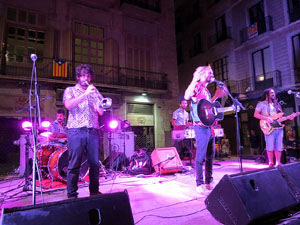 Diada Nacional 2016. Concert del grup Falciots Ninja a la pla&ccedil;a del Vi