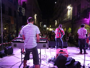 Diada Nacional 2016. Concert del grup Falciots Ninja a la pla&ccedil;a del Vi