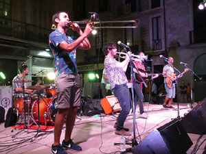 Diada Nacional 2016. Concert del grup Falciots Ninja a la pla&ccedil;a del Vi