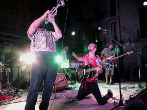 Diada Nacional 2016. Concert del grup Falciots Ninja a la pla&ccedil;a del Vi