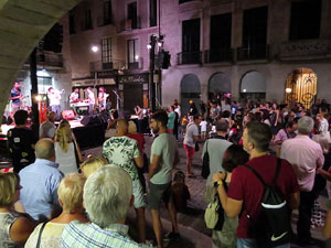 Diada Nacional 2016. Concert del grup Falciots Ninja a la pla&ccedil;a del Vi