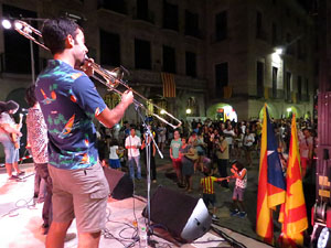Diada Nacional 2016. Concert del grup Falciots Ninja a la pla&ccedil;a del Vi