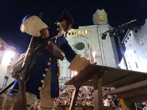 Diada Nacional 2016. X Marxa de Torxes de Girona. Recreaci&oacute; hist&ograve;rica amb el Regiment de Sant Narc&iacute;s i l'actriu Cristina Cervi&agrave;