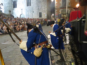 Diada Nacional 2016. X Marxa de Torxes de Girona. Recreaci&oacute; hist&ograve;rica amb el Regiment de Sant Narc&iacute;s i l'actriu Cristina Cervi&agrave;
