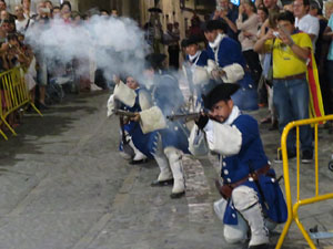 Diada Nacional 2016. X Marxa de Torxes de Girona. Recreaci&oacute; hist&ograve;rica amb el Regiment de Sant Narc&iacute;s i l'actriu Cristina Cervi&agrave;