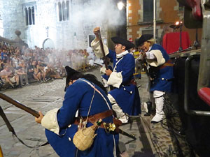 Diada Nacional 2016. X Marxa de Torxes de Girona. Recreaci&oacute; hist&ograve;rica amb el Regiment de Sant Narc&iacute;s i l'actriu Cristina Cervi&agrave;