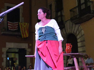 Diada Nacional 2016. X Marxa de Torxes de Girona. Recreaci&oacute; hist&ograve;rica amb el Regiment de Sant Narc&iacute;s i l'actriu Cristina Cervi&agrave;