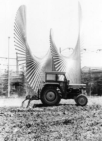 L'escultura d'Andreu Alfaro instal&middot;lada a la Pla&ccedil;a d'Europa de Girona