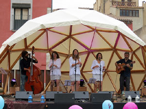 Festivalot 2016. Actuaci&oacute; de Les Anxovetes a la pla&ccedil;a del Pallol