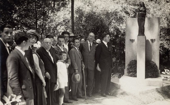 La inauguraci&oacute; del monument a la Devesa promogut pels Amics de les Arts, el 29 de juny de 1930, amb Carles Rahola