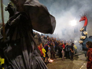 Fires 2016. La Beatufarra, descens del Beatusaure per les escales de la Catedral de Girona