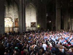 Fires 2016. Castells dins la nau g&ograve;tica de la Catedral de Girona