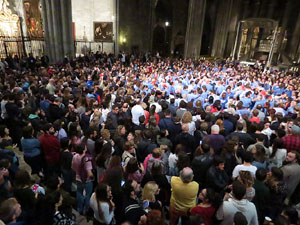 Fires 2016. Castells dins la nau g&ograve;tica de la Catedral de Girona