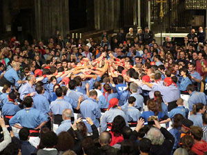 Fires 2016. Castells dins la nau g&ograve;tica de la Catedral de Girona