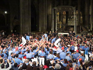 Fires 2016. Castells dins la nau g&ograve;tica de la Catedral de Girona