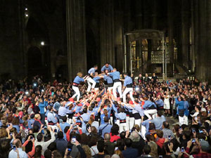 Fires 2016. Castells dins la nau g&ograve;tica de la Catedral de Girona