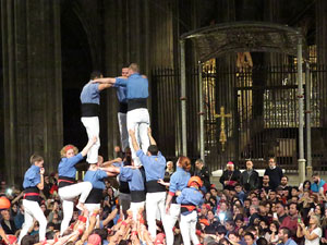 Fires 2016. Castells dins la nau g&ograve;tica de la Catedral de Girona