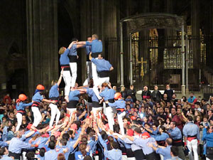 Fires 2016. Castells dins la nau g&ograve;tica de la Catedral de Girona
