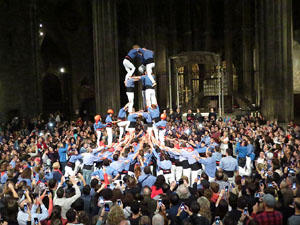 Fires 2016. Castells dins la nau g&ograve;tica de la Catedral de Girona