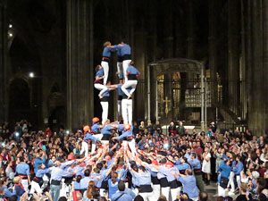 Fires 2016. Castells dins la nau g&ograve;tica de la Catedral de Girona