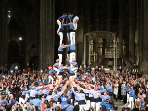 Fires 2016. Castells dins la nau g&ograve;tica de la Catedral de Girona
