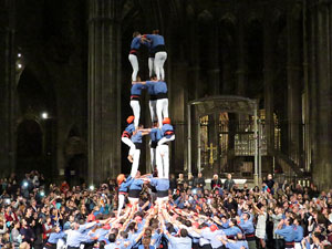 Fires 2016. Castells dins la nau g&ograve;tica de la Catedral de Girona