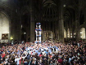Fires 2016. Castells dins la nau g&ograve;tica de la Catedral de Girona