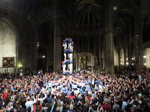 Fires 2016. Castells dins la nau g&ograve;tica de la Catedral de Girona