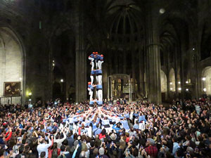 Fires 2016. Castells dins la nau g&ograve;tica de la Catedral de Girona