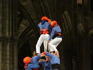 Fires 2016. Castells dins la nau g&ograve;tica de la Catedral de Girona