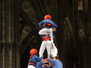 Fires 2016. Castells dins la nau g&ograve;tica de la Catedral de Girona