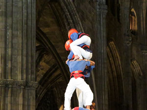 Fires 2016. Castells dins la nau g&ograve;tica de la Catedral de Girona