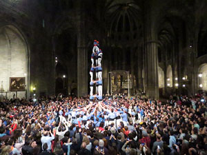 Fires 2016. Castells dins la nau g&ograve;tica de la Catedral de Girona