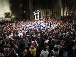 Fires 2016. Castells dins la nau g&ograve;tica de la Catedral de Girona