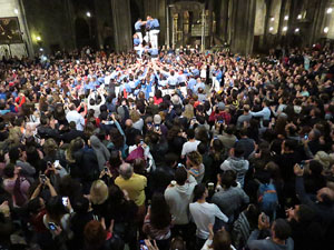 Fires 2016. Castells dins la nau g&ograve;tica de la Catedral de Girona