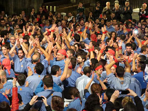 Fires 2016. Castells dins la nau g&ograve;tica de la Catedral de Girona